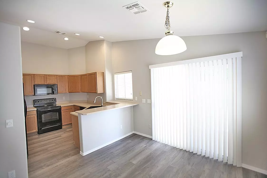 8023 W Melinda Ln photo 5