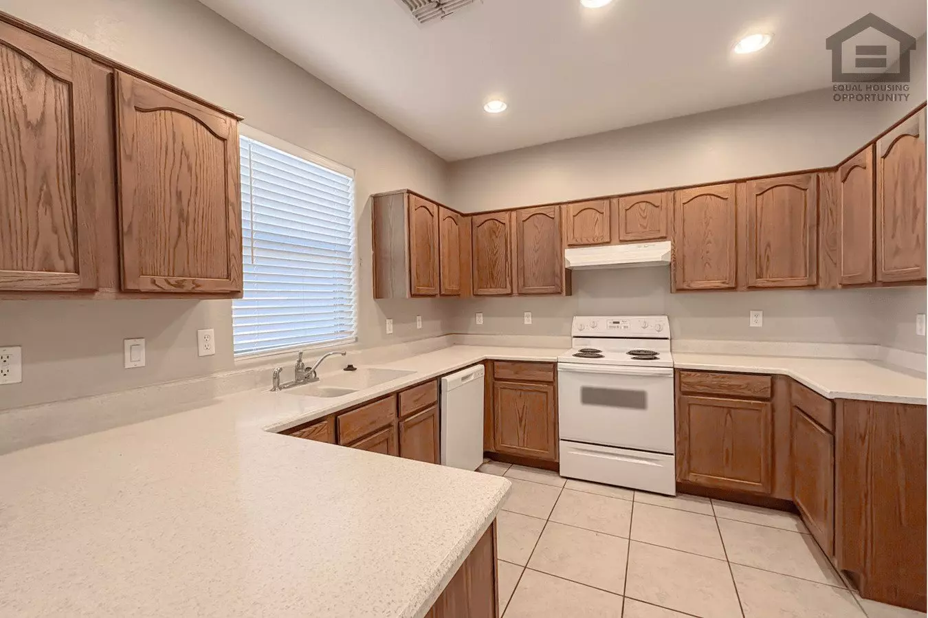 7392 W Tierra Buena Ln Peoria, AZ 85382 photo 2