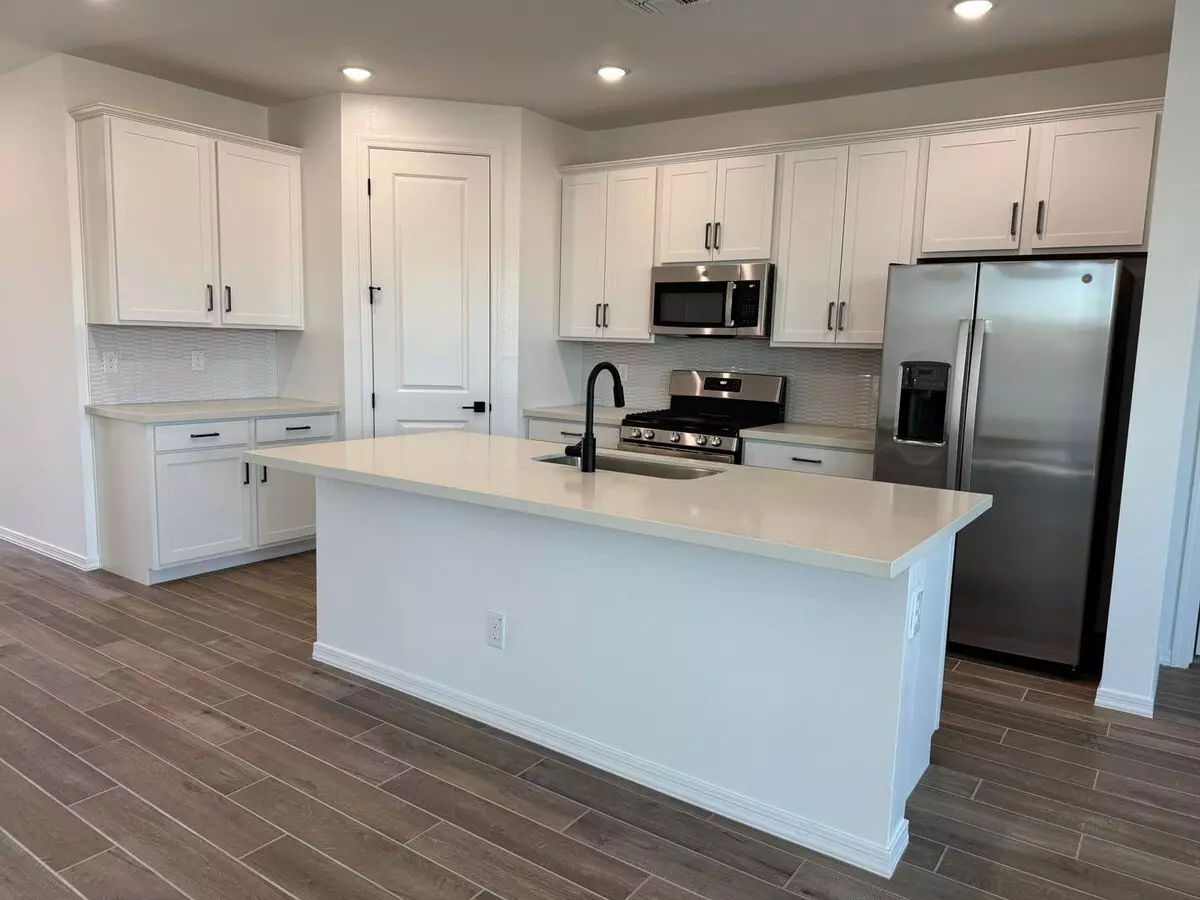 7612 West Saddlehorn Road, Peoria, AZ 85383 photo 3
