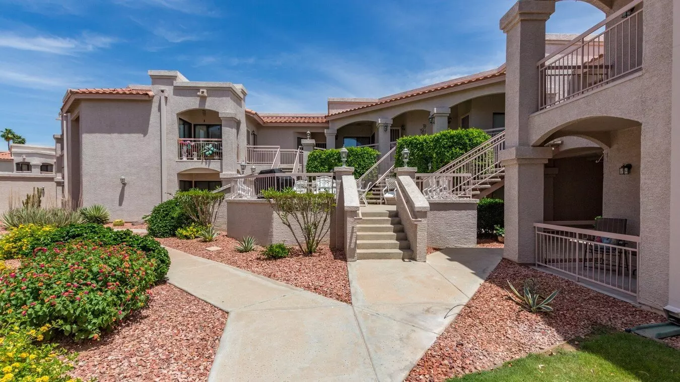 2 Bed/2 Bath Poolside Condo In Peoria! Join The Waitlist Today! photo 3