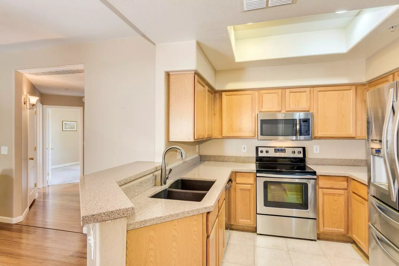 2 Bed/2 Bath Poolside Condo In Peoria! Join The Waitlist Today! photo 2