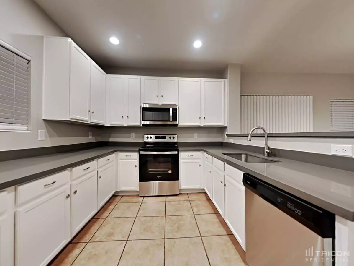 9582 North 82nd Lane, Peoria, AZ 85345 photo 2