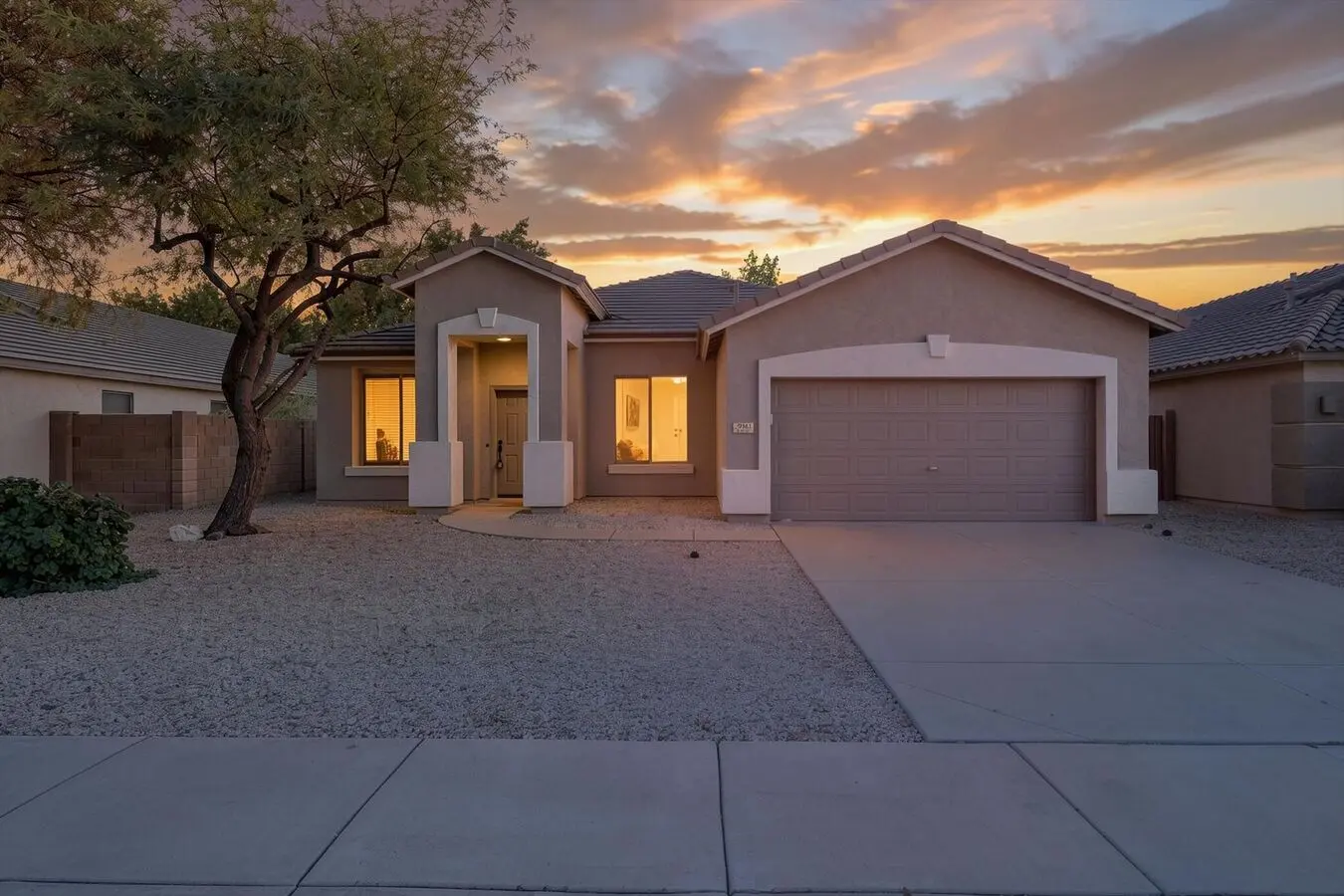 Absolutely Beautiful 4 Bedroom, 2 Bathroom With 2 Car Garage In Dove Valley Ranch Available For Move In Now!! Backyard Is A Peaceful Oasis With Faux Grass For Easy Care!!! Close To Tsmc!!! photo 4