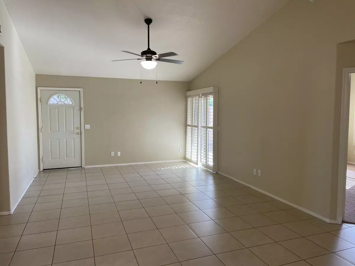 8949 W Kathleen Rd photo 3
