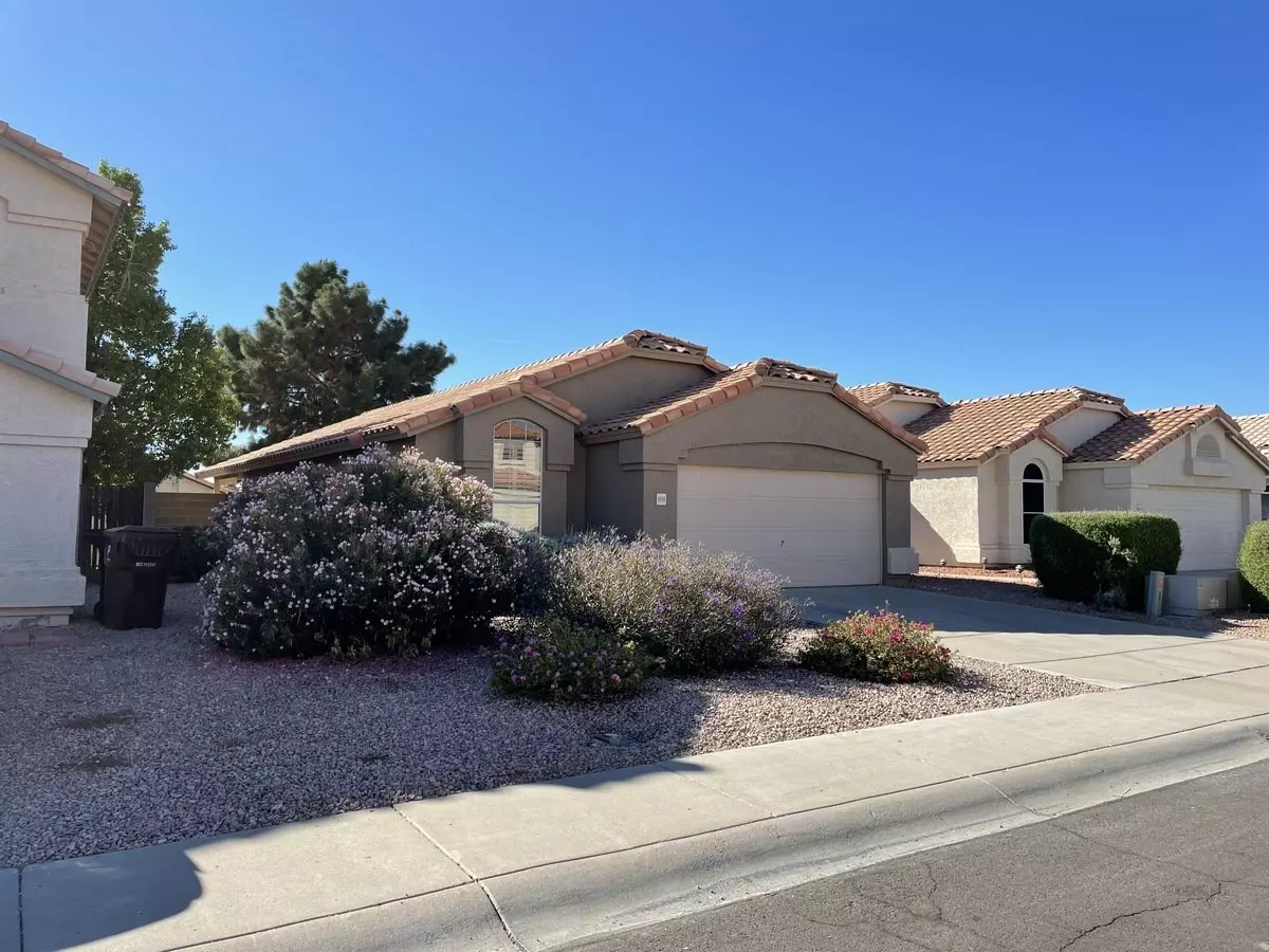 8949 W Kathleen Rd photo 4