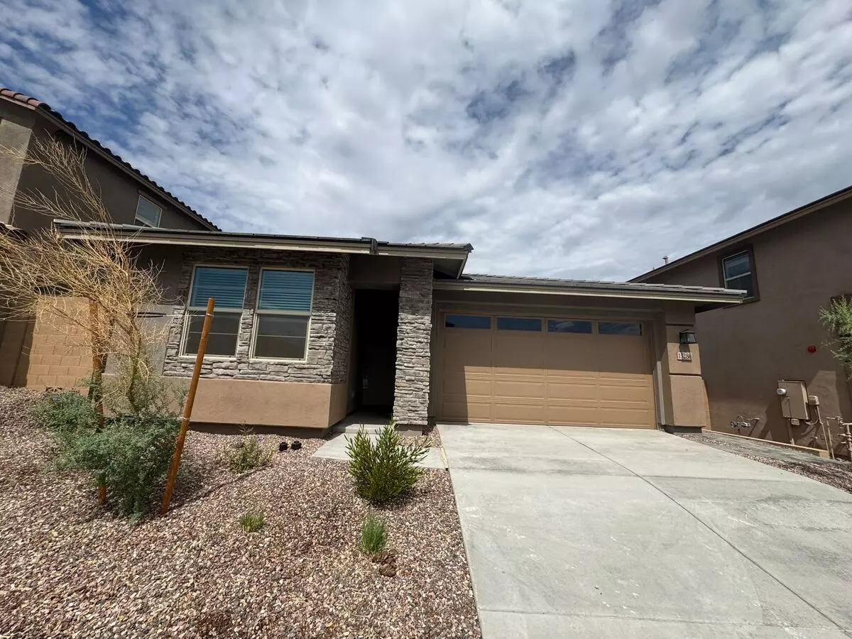 BRAND NEW HOME IN NORTHPOINTE AT VISTANCIA photo 4