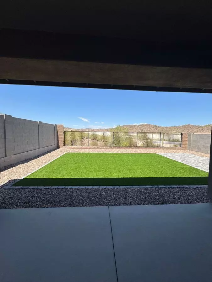 BRAND NEW HOME IN NORTHPOINTE AT VISTANCIA photo 3