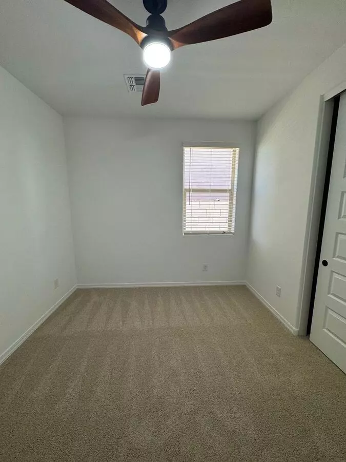 BRAND NEW HOME IN NORTHPOINTE AT VISTANCIA photo 5