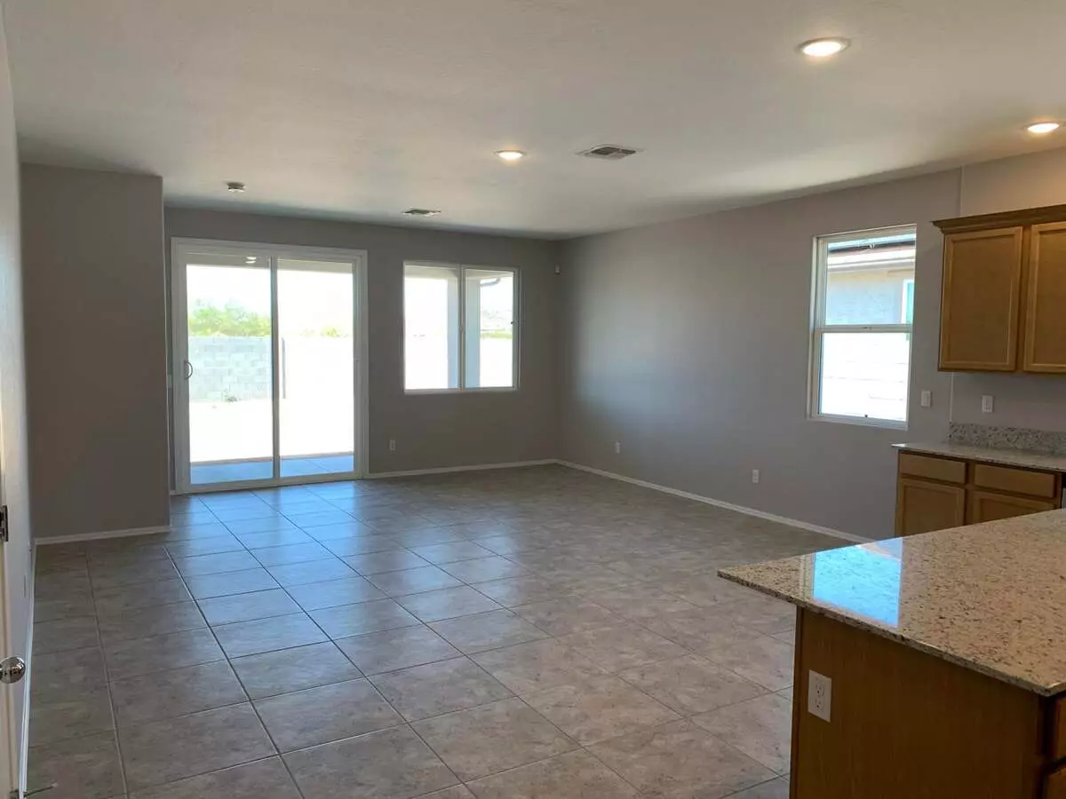 Dream Kitchen + Spacious Living photo 2