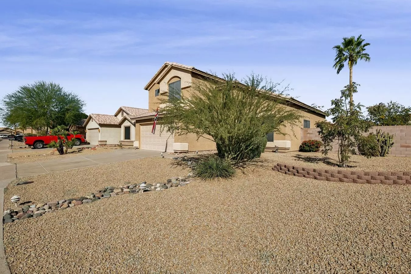 Just Updated!! Huge Corner Lot With Rv Gate, Pool, Grass!!! Like Living At A Resort!!! This Property Is Ready For You For Immediate Move In!!! photo 5