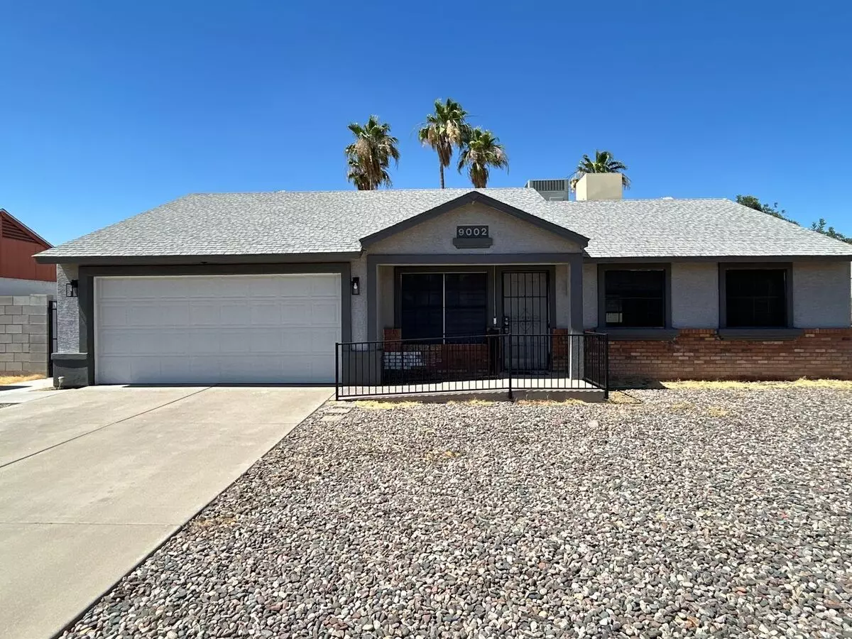 9002 W Malapai Dr Peoria, AZ 85345 photo 2