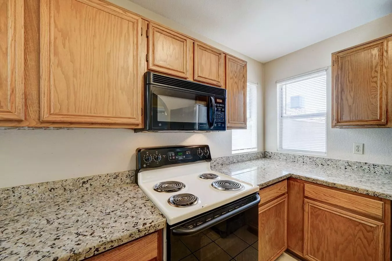 Ready To Tour Now! 2 Bedroom 2 Bath Peoria Townhouse photo 5