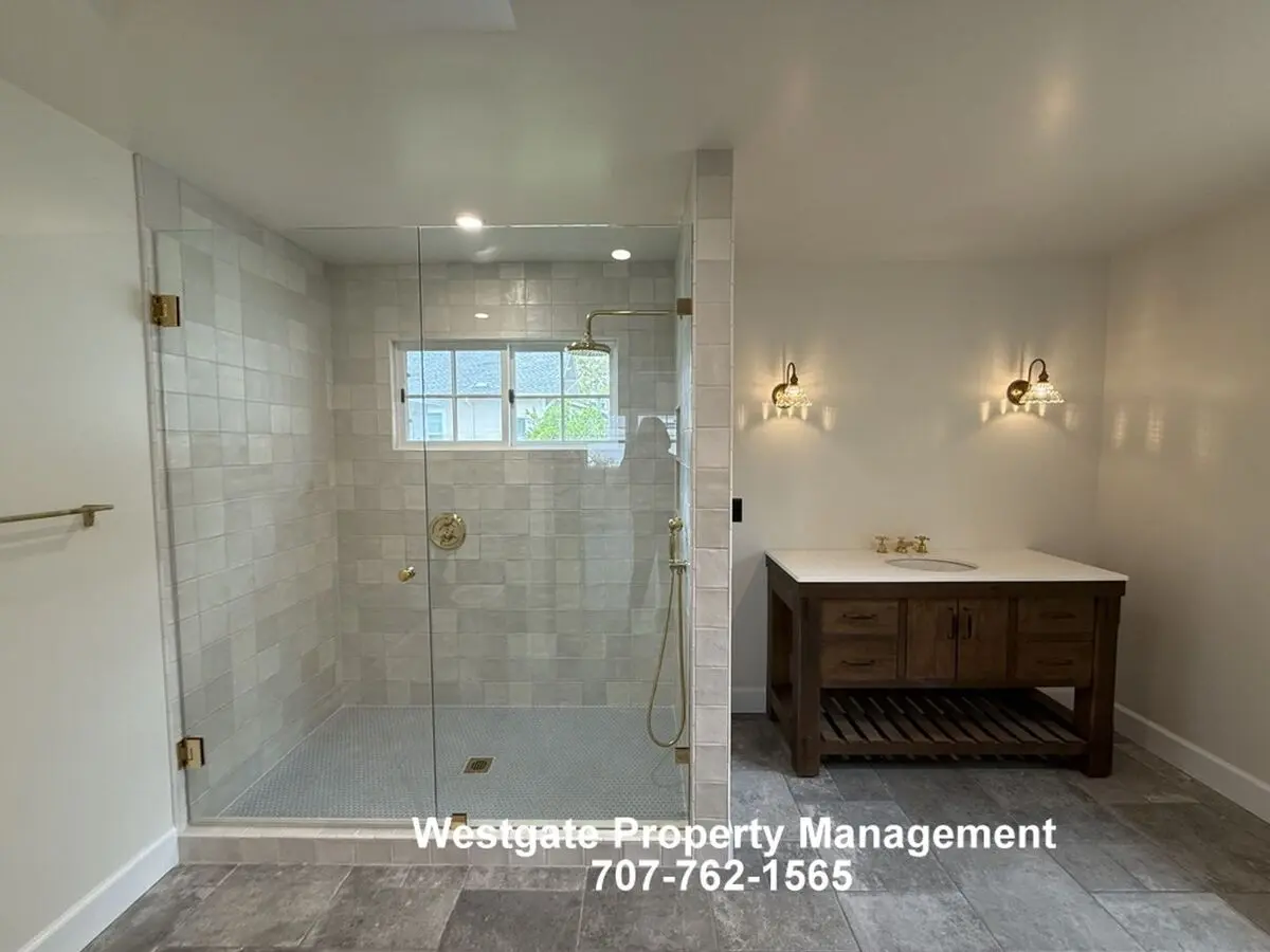515 4th St photo 5