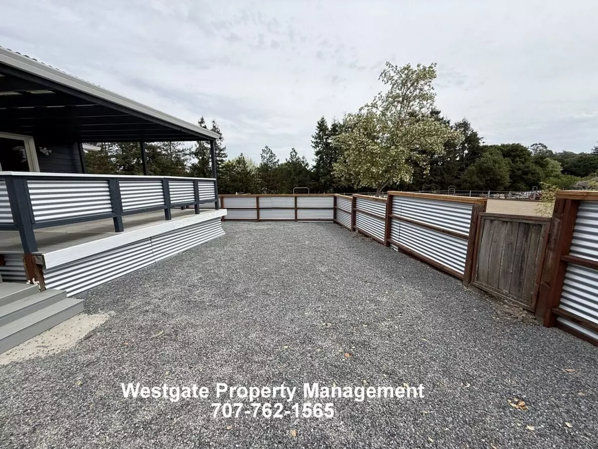 Beautiful Modern 2/2 Country Home - 985 Eastman Lane photo 5
