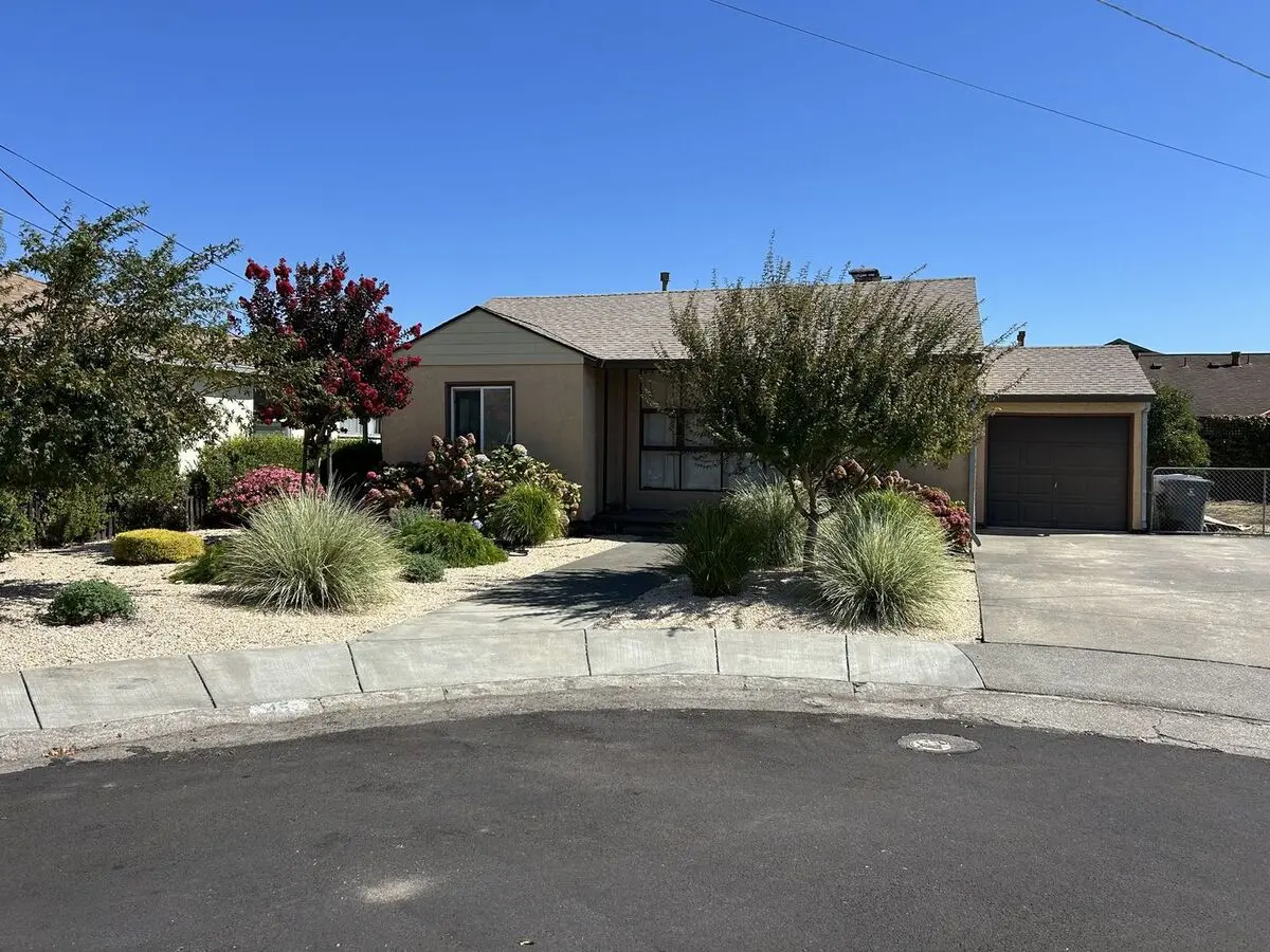 Charming 2 Bedroom/1 Bath In Petaluma