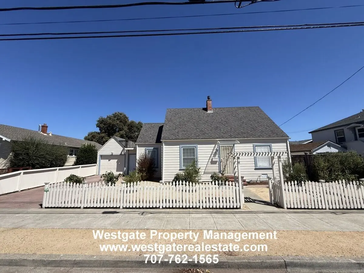 Charming 4/2 West Petaluma Home - 312 Fair Street