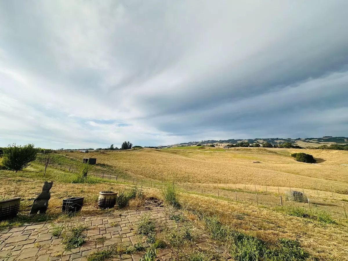 464 Sonoma Mountain Rd Petaluma, CA 94954 photo 2