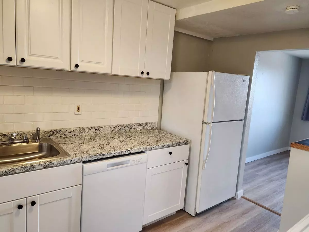 1 Br 1 Bath Full Remodel Upper Unit Free Rent Oac photo 4