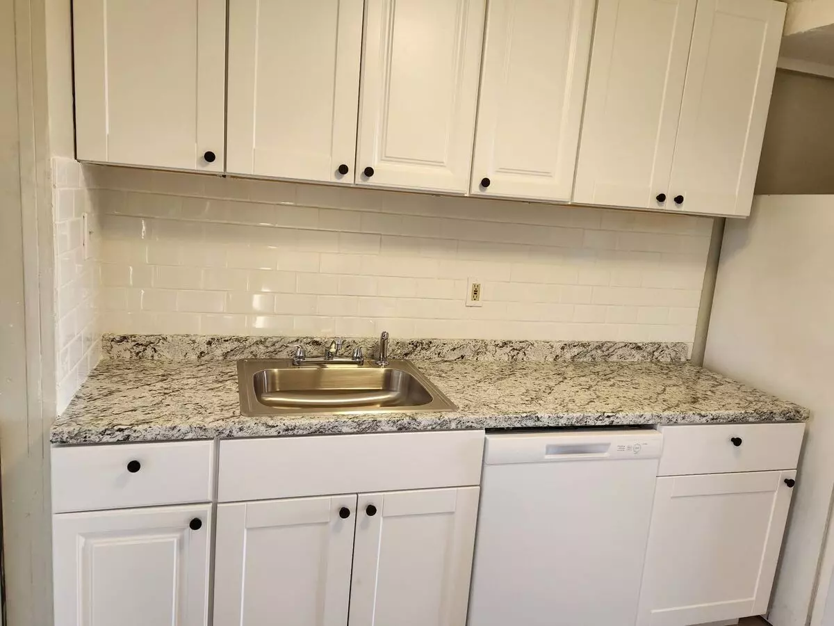 1 Br 1 Bath Full Remodel Upper Unit Free Rent Oac photo 5