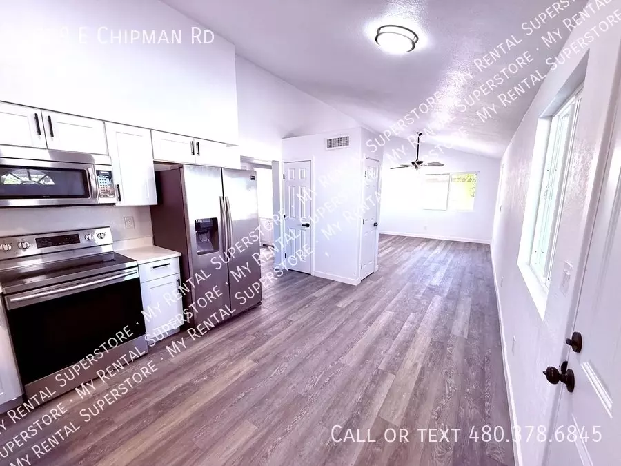 1009 E CHIPMAN Road photo 3