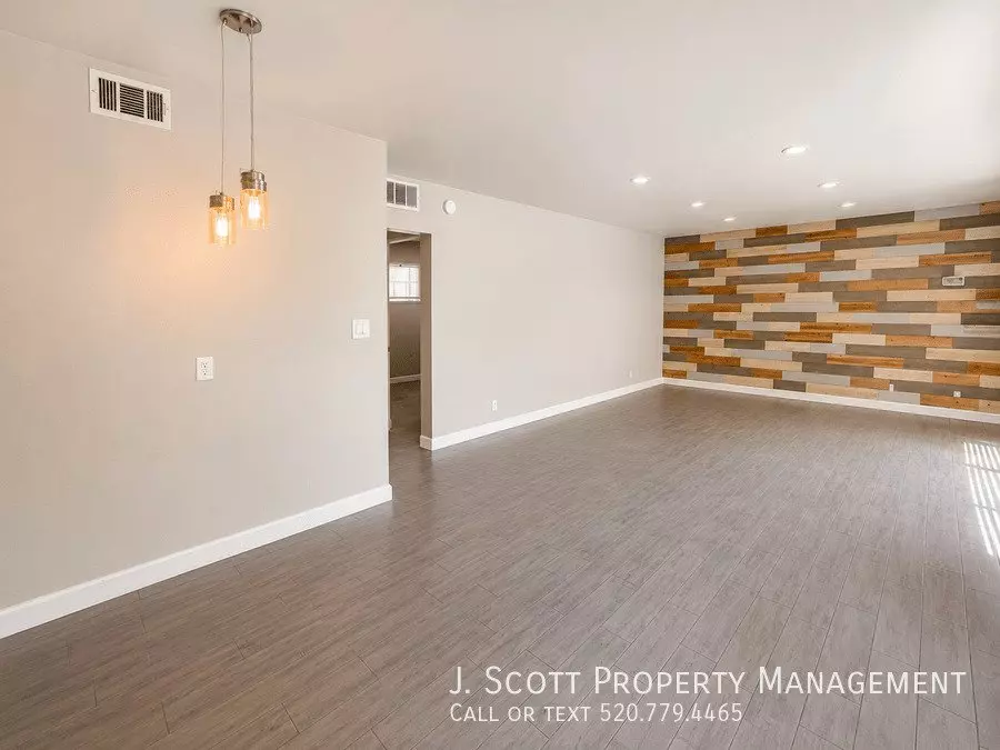 102 W Maryland Ave photo 5