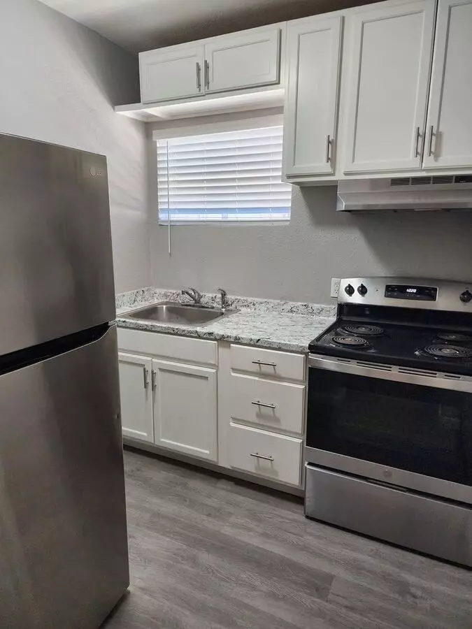 #1068- 1552 McDowell LLC photo 3