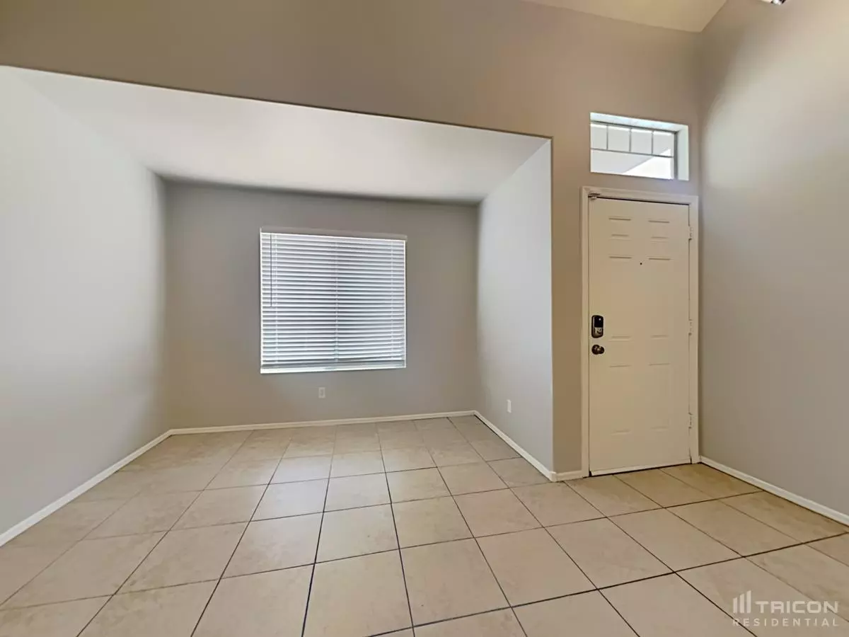 11328 West Hazelwood Street, Phoenix, AZ 85037 photo 2