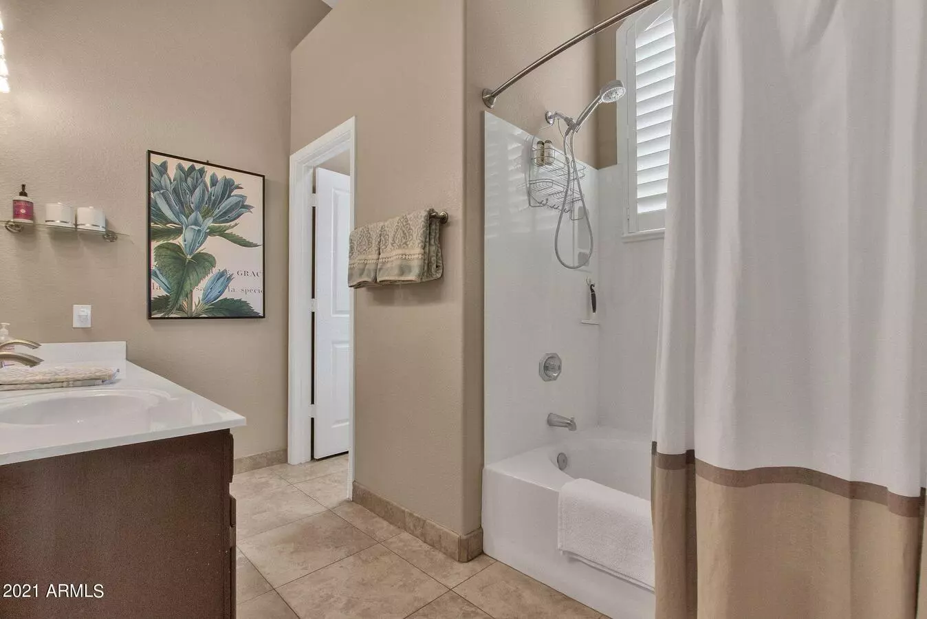 1138 E AMBERWOOD Drive photo 5