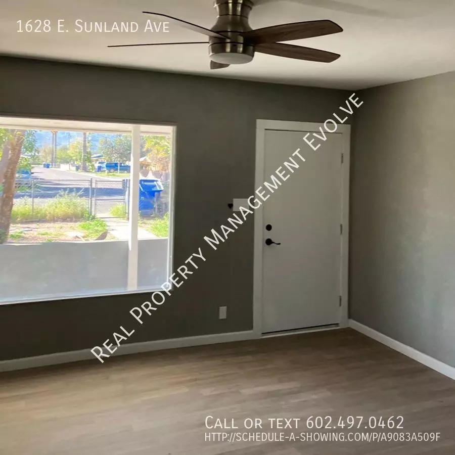 1628 E Sunland Ave photo 2