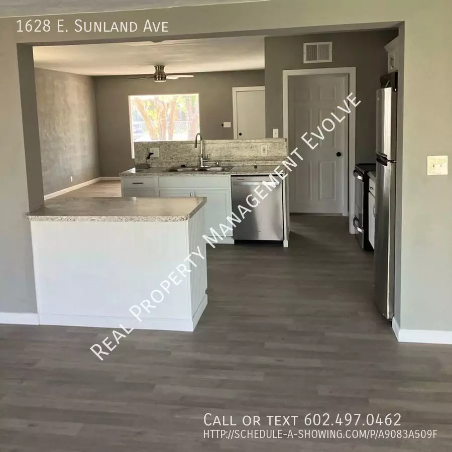 1628 E Sunland Ave photo 3