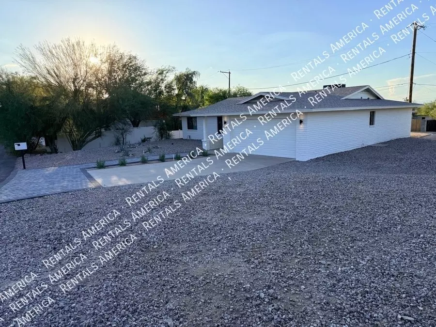 1704 E Pickrell Dr photo 5