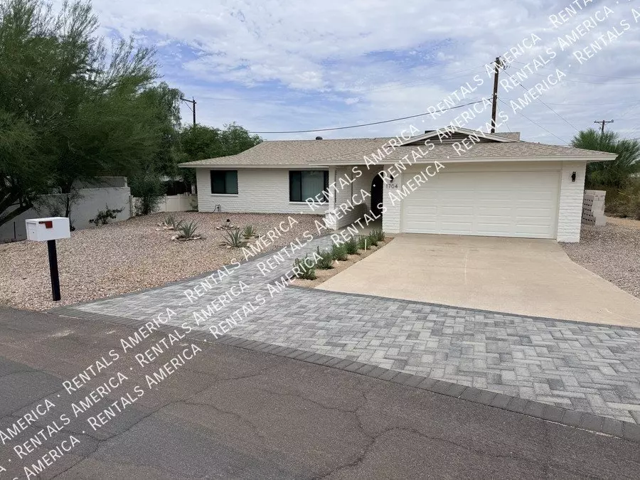 1704 E Pickrell Dr photo 4