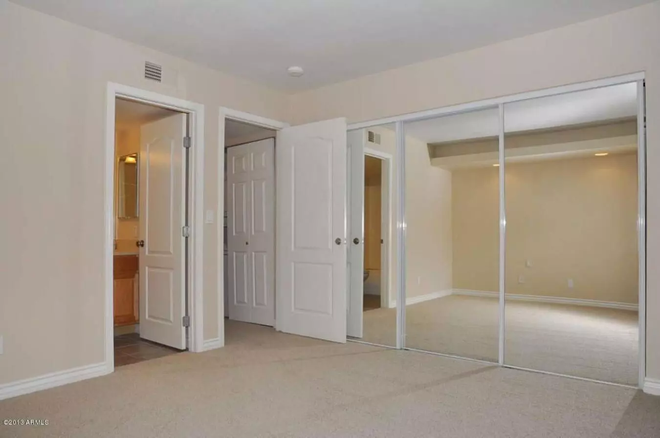 Charming 2 Bed 2 Bath Gated Condo Near Bell Road And 35th Ave++pool++fitness photo 5