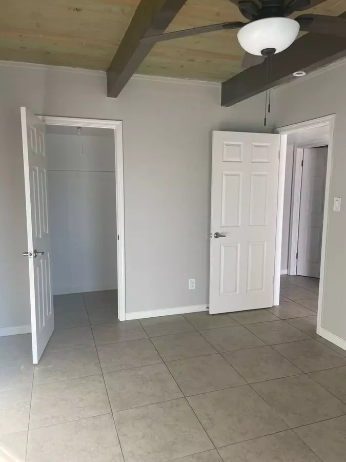1820 W Mulberry Dr photo 3