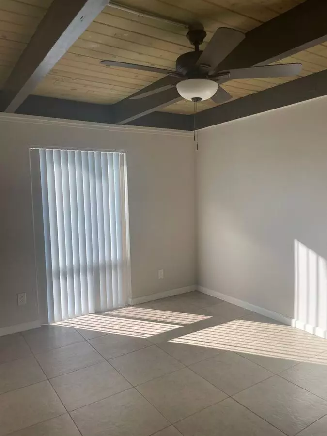 1820 W Mulberry Dr photo 2