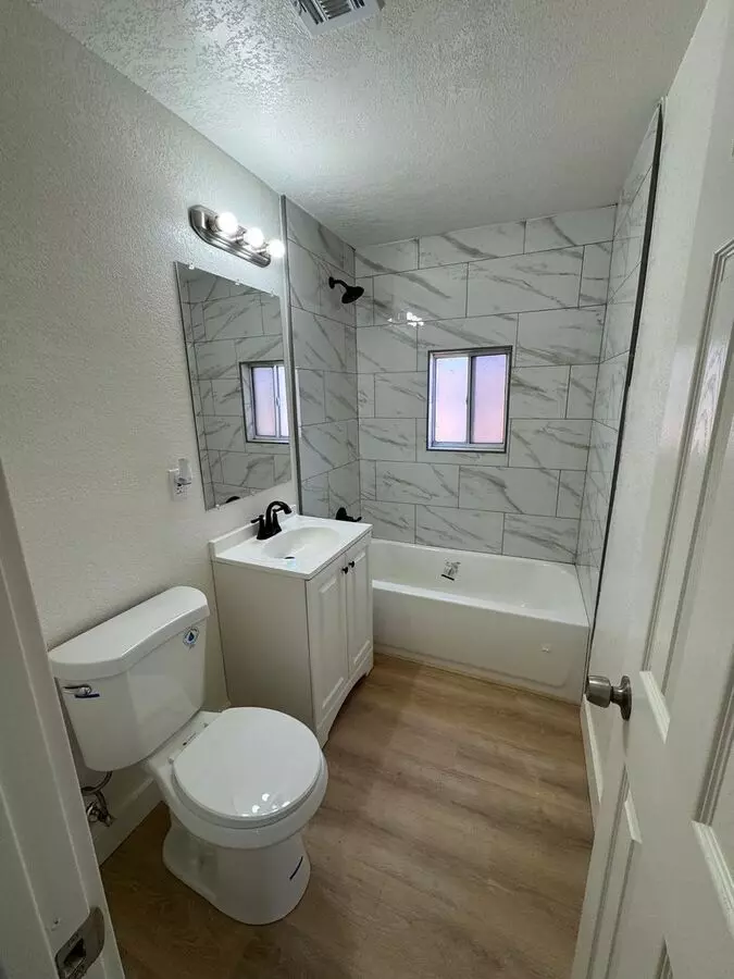1821 E Virginia Ave photo 4