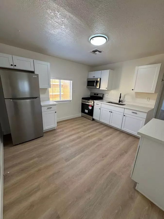 1821 E Virginia Ave photo 5