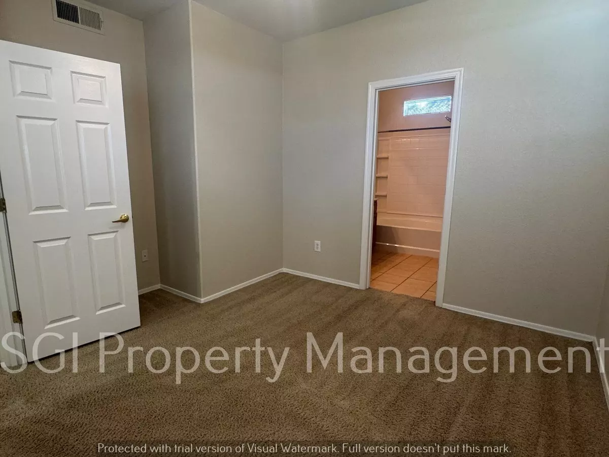 3 Bedroom Townhome in Phoenix photo 5