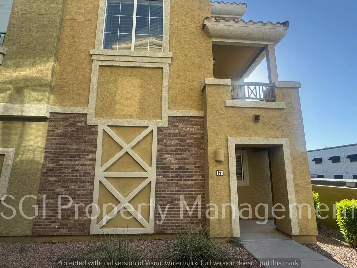 3 Bedroom Townhome in Phoenix photo 4