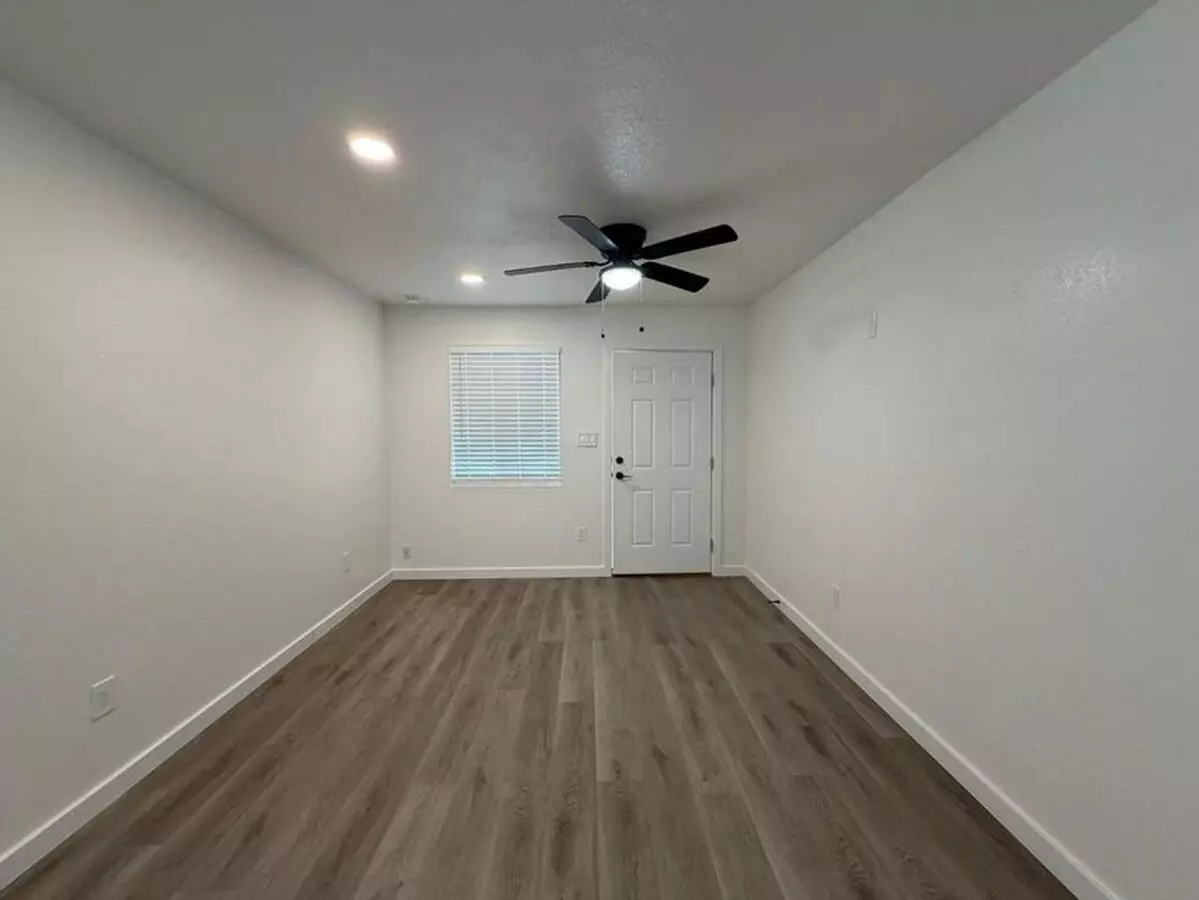 1 Bed 1 Bath Remodeled Unit In North Phoenix photo 3