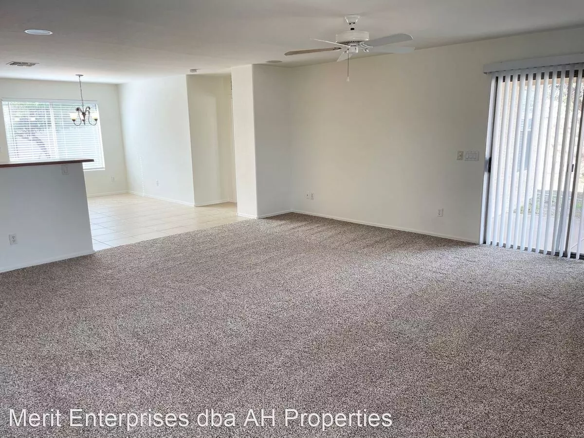 2106 W ALTA VISTA RD photo 2