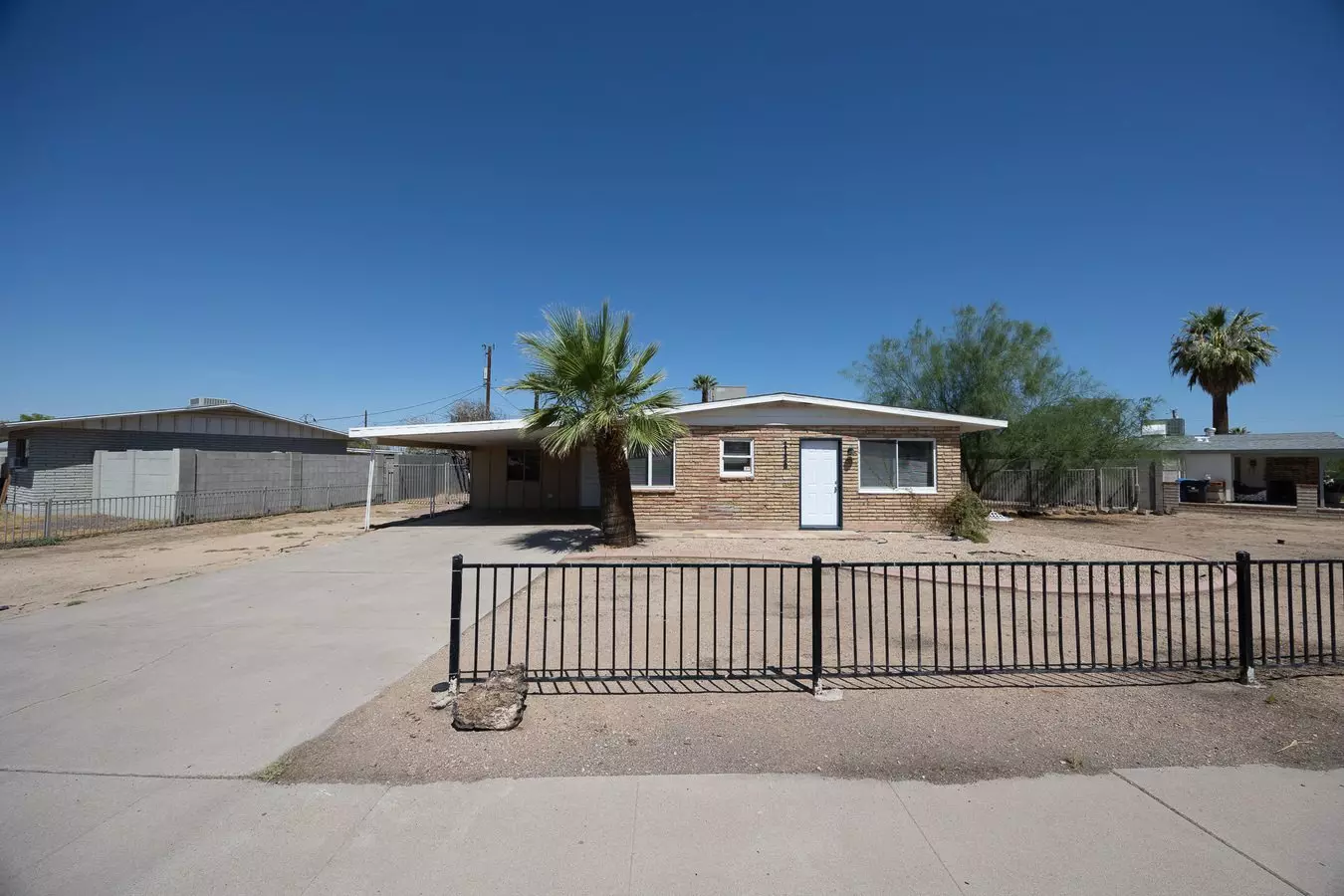 2130 W Cortez St photo 5