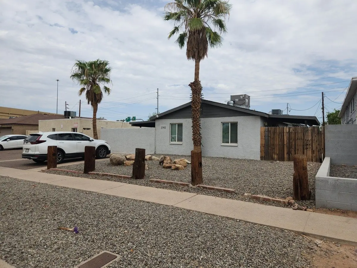 2142 E Taylor St Phoenix, AZ 85006 photo 3