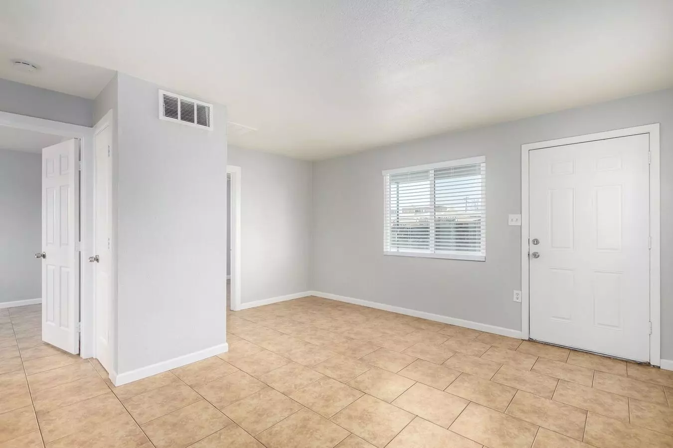 2146 E Taylor St photo 2