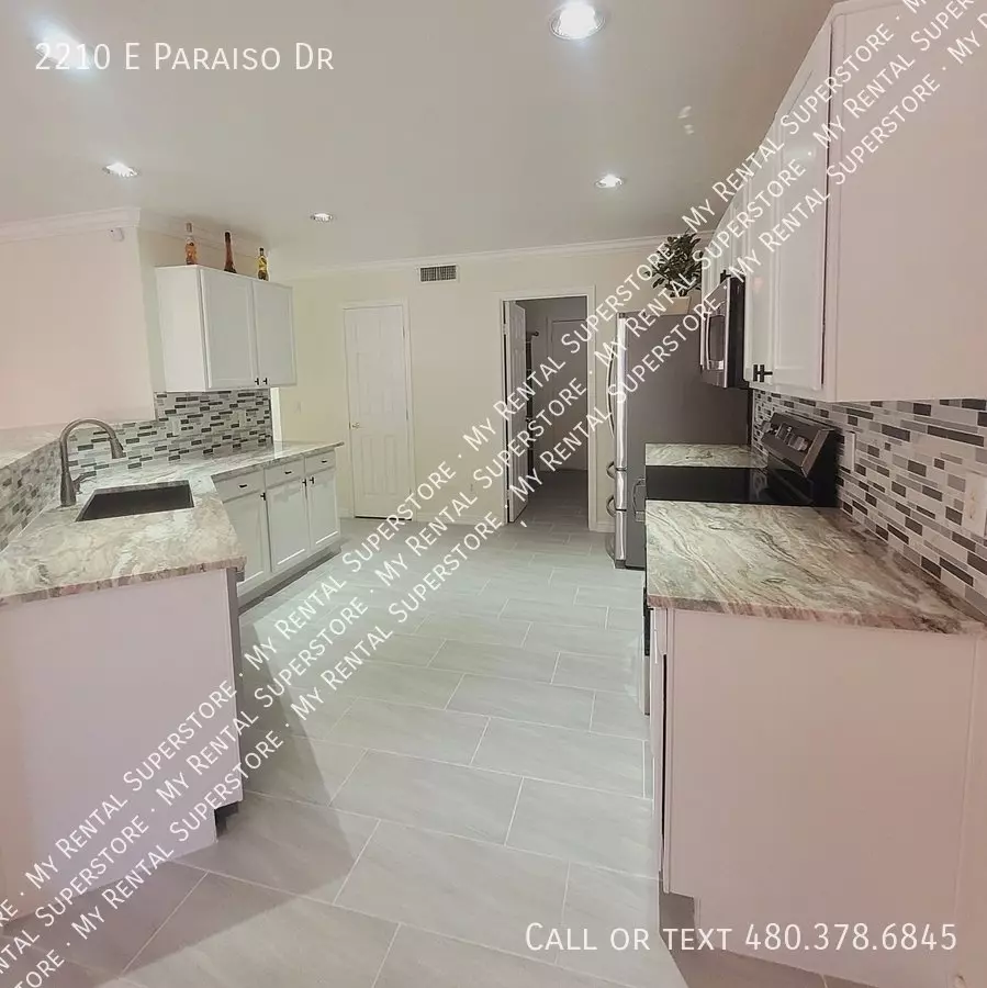 2210 E PARAISO Drive photo 4