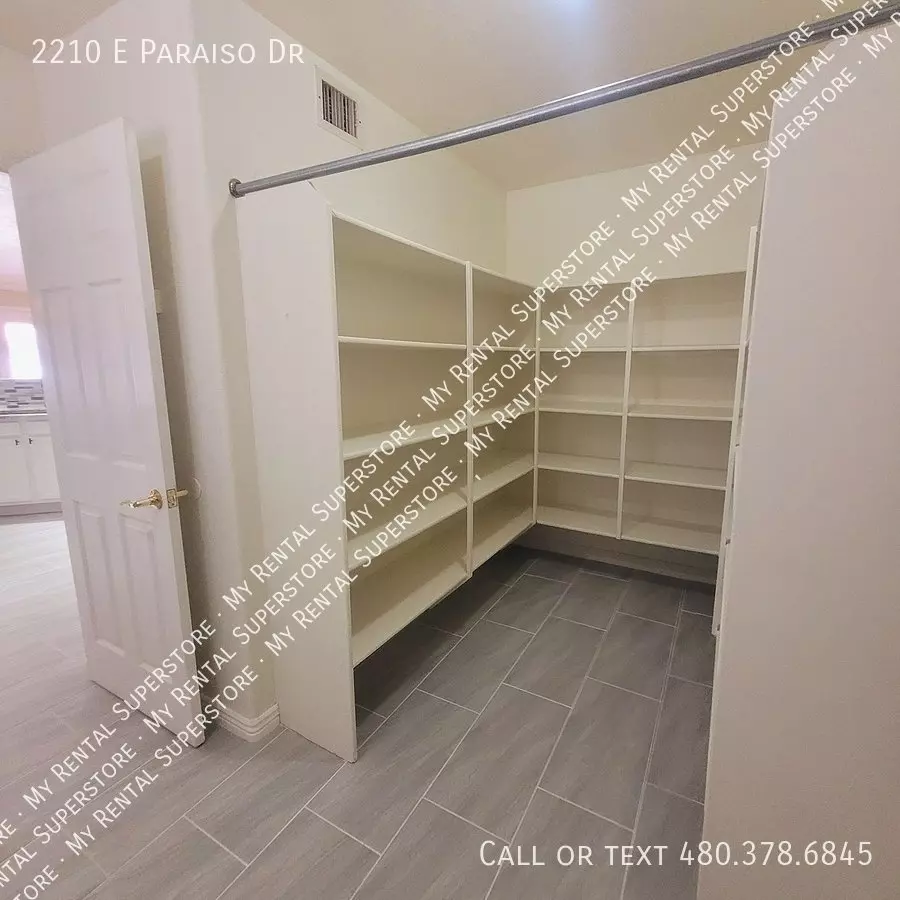 2210 E PARAISO Drive photo 5