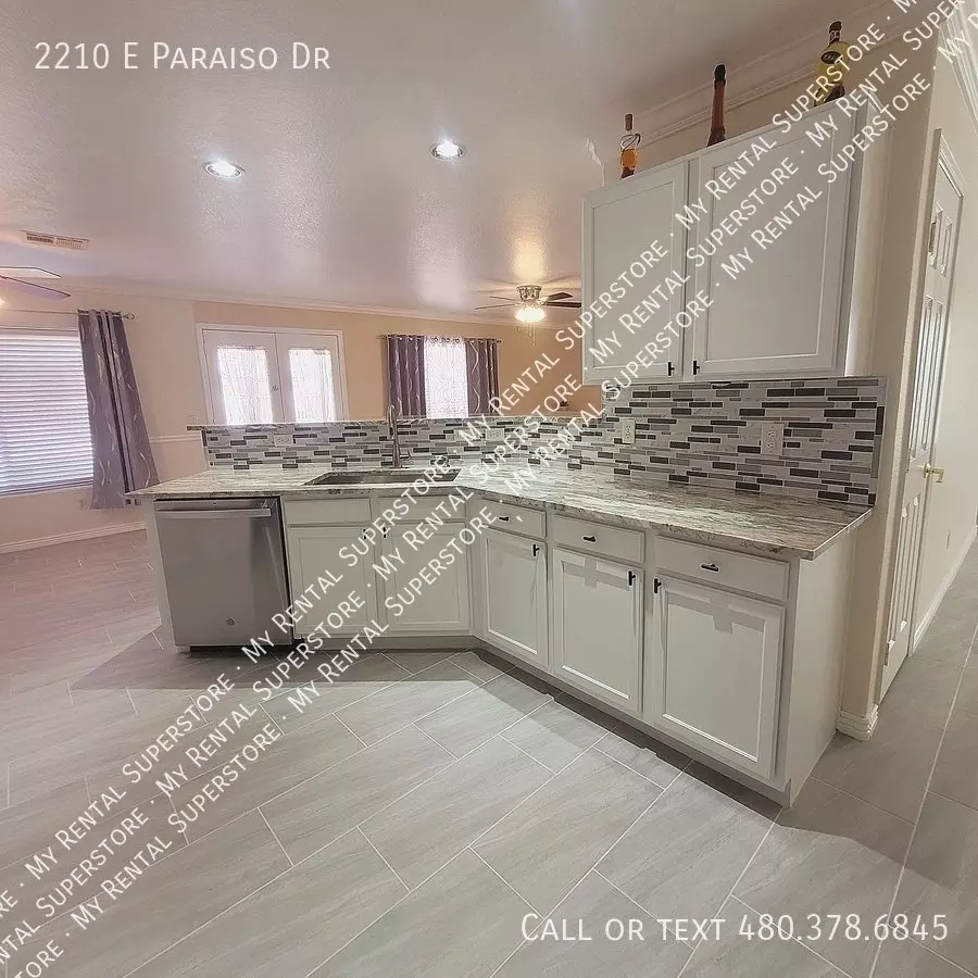 2210 E PARAISO Drive photo 3