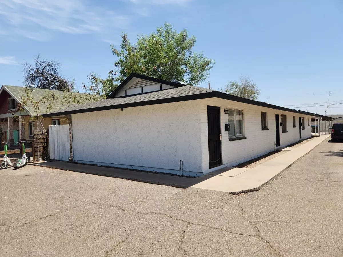 2BR/1BA floor plan