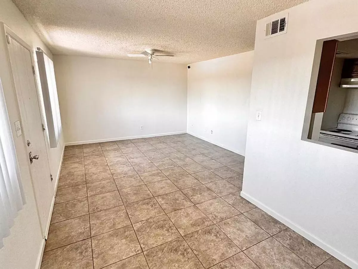 Casita Robles Apartments photo 2