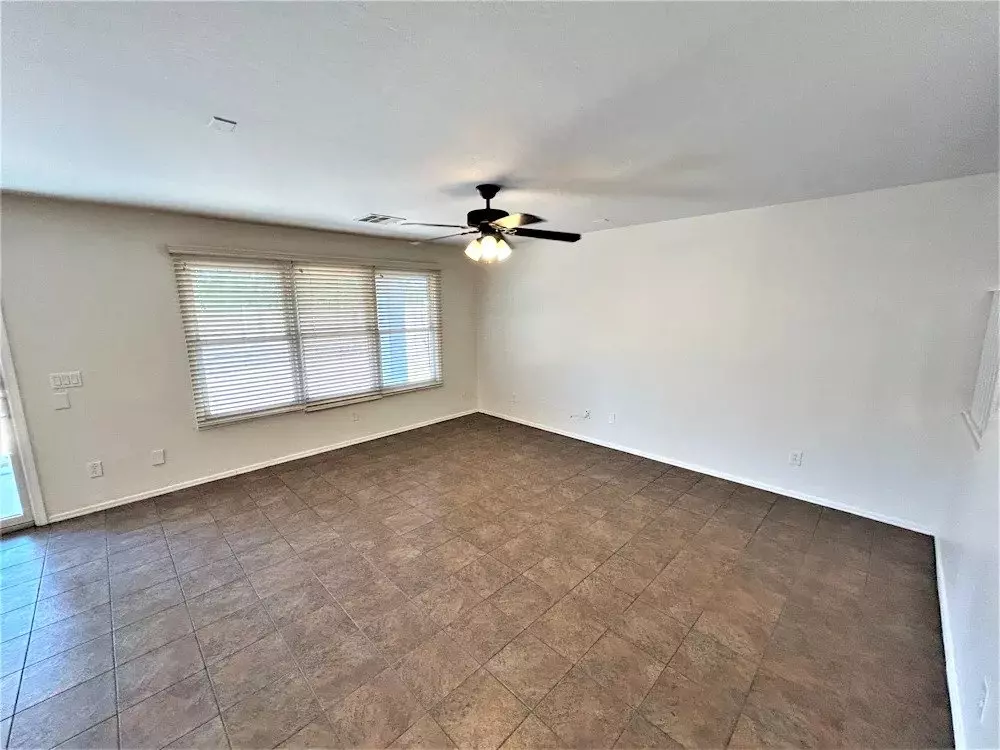 2246 E Bowker St Phoenix, AZ 85040 photo 2